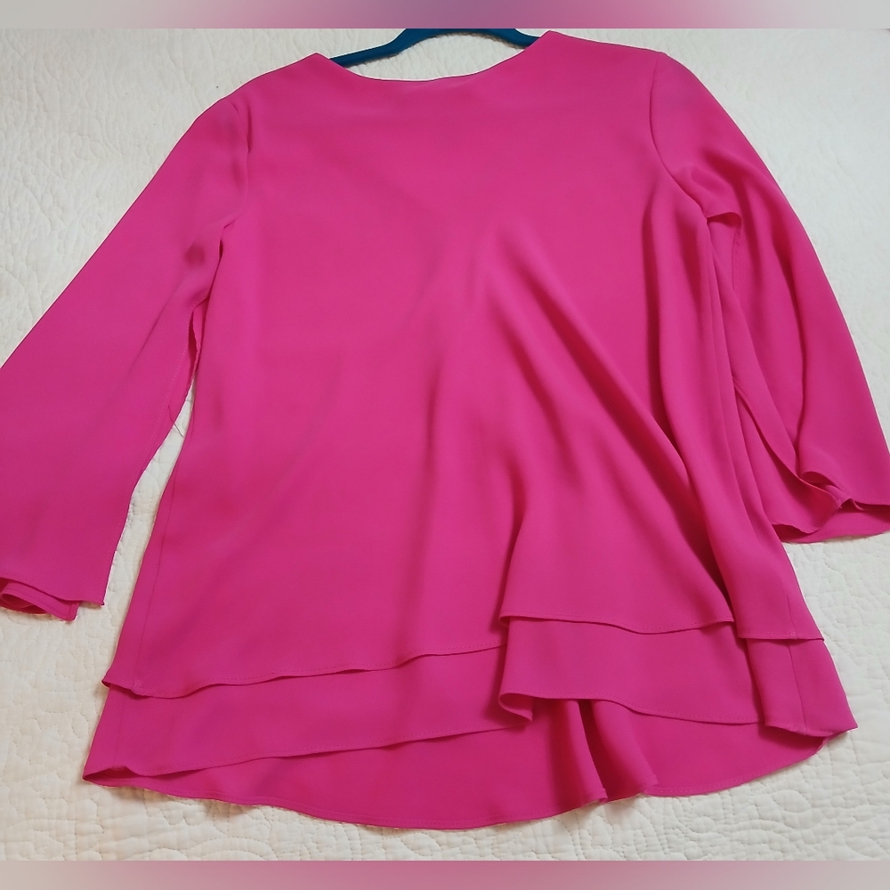 Frank Lyman Montreal Size 8 Hot pink layered top with cape sleeves! - Picture 4 of 6
